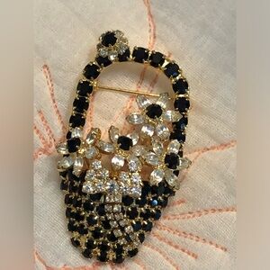 Bauer Crystal Flower basket gold-tone fashion pin